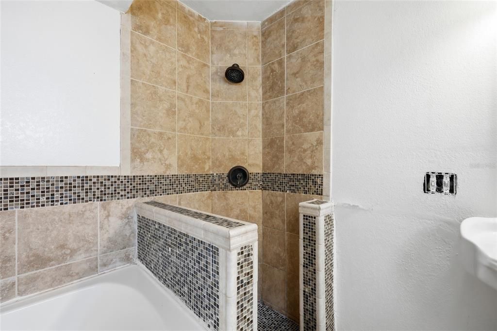 For Sale: $269,900 (3 beds, 2 baths, 1144 Square Feet)