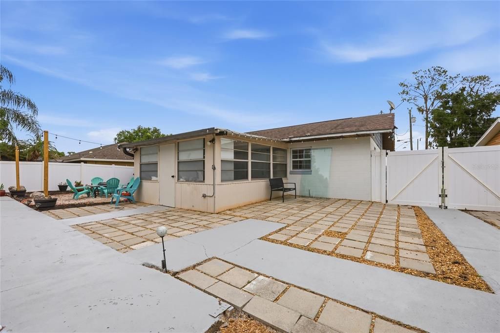 For Sale: $269,900 (3 beds, 2 baths, 1144 Square Feet)