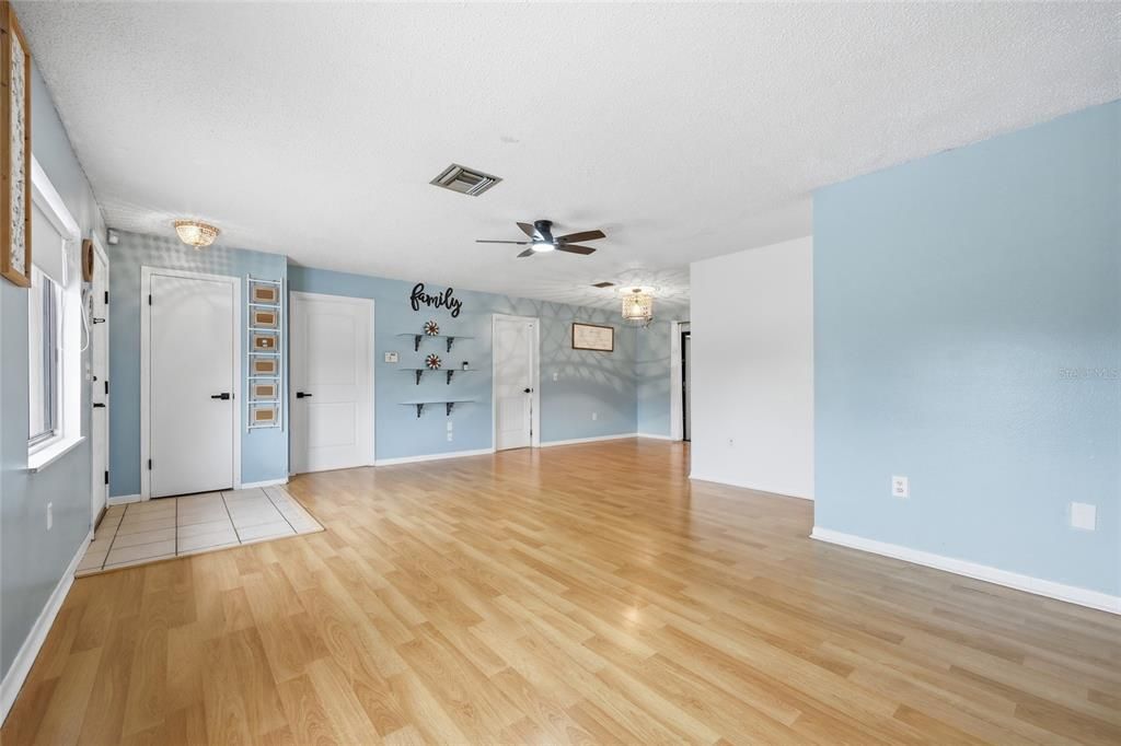 For Sale: $269,900 (3 beds, 2 baths, 1144 Square Feet)