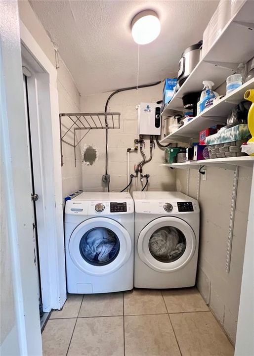 На продажу: $225,000 (2 спален, 1 ванн, 912 Квадратных фут)