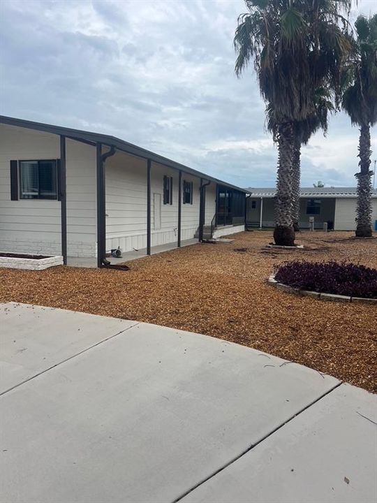 For Sale: $154,900 (2 beds, 2 baths, 1068 Square Feet)