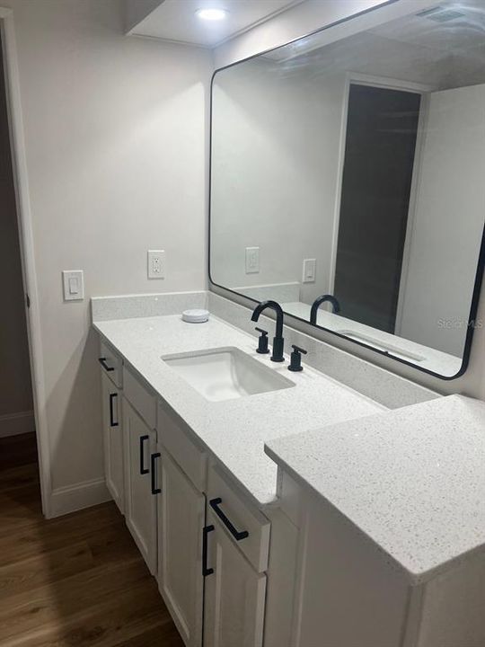 For Sale: $154,900 (2 beds, 2 baths, 1068 Square Feet)