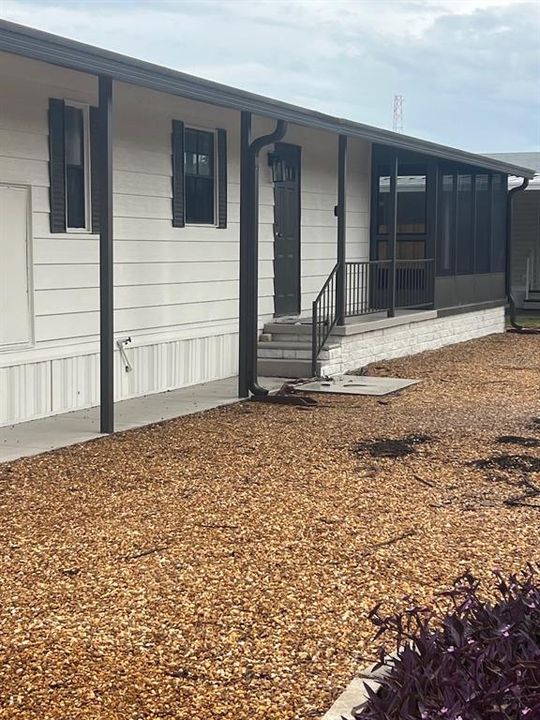 For Sale: $154,900 (2 beds, 2 baths, 1068 Square Feet)