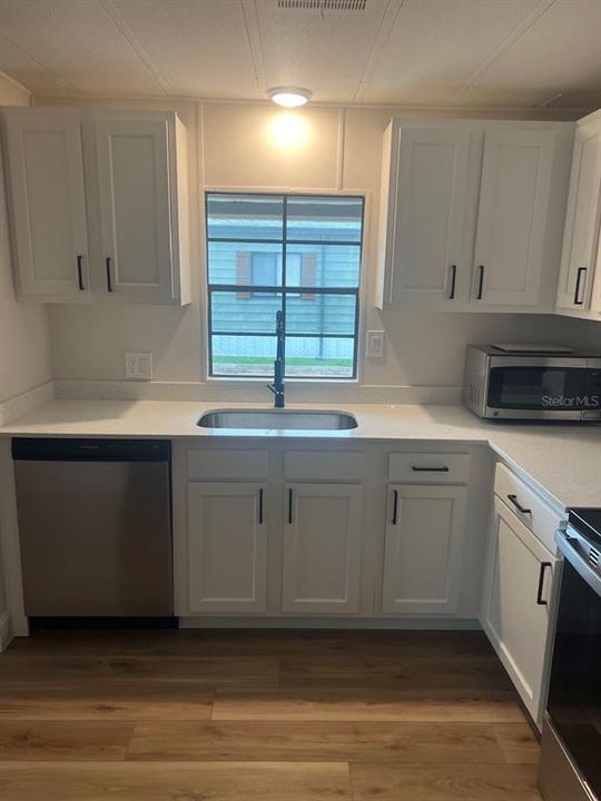For Sale: $154,900 (2 beds, 2 baths, 1068 Square Feet)