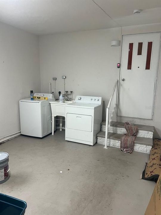 For Sale: $154,900 (2 beds, 2 baths, 1068 Square Feet)