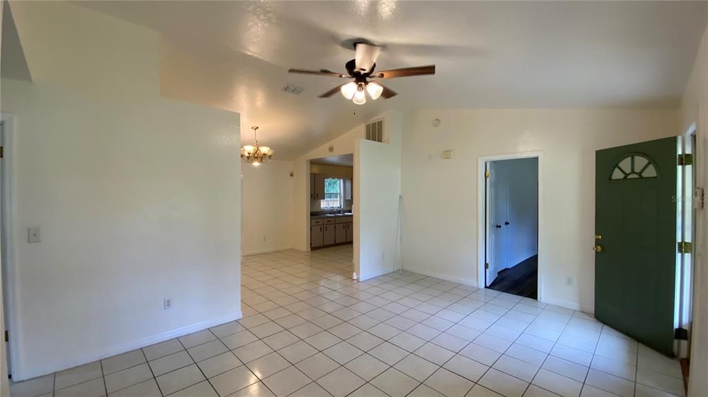 For Rent: $1,800 (3 beds, 2 baths, 1539 Square Feet)