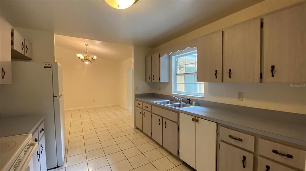 For Rent: $1,800 (3 beds, 2 baths, 1539 Square Feet)