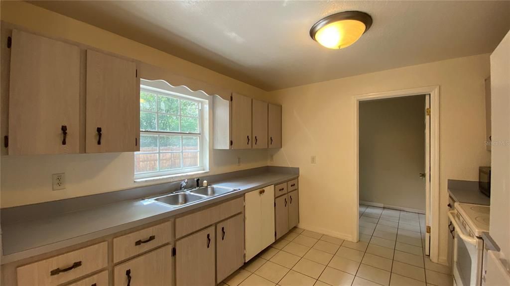 For Rent: $1,800 (3 beds, 2 baths, 1539 Square Feet)