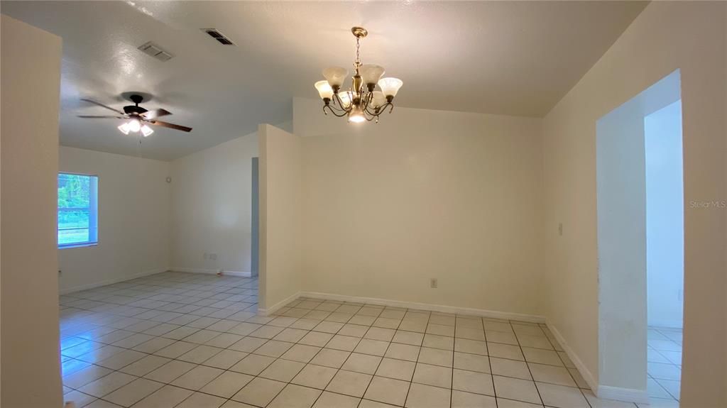 For Rent: $1,800 (3 beds, 2 baths, 1539 Square Feet)
