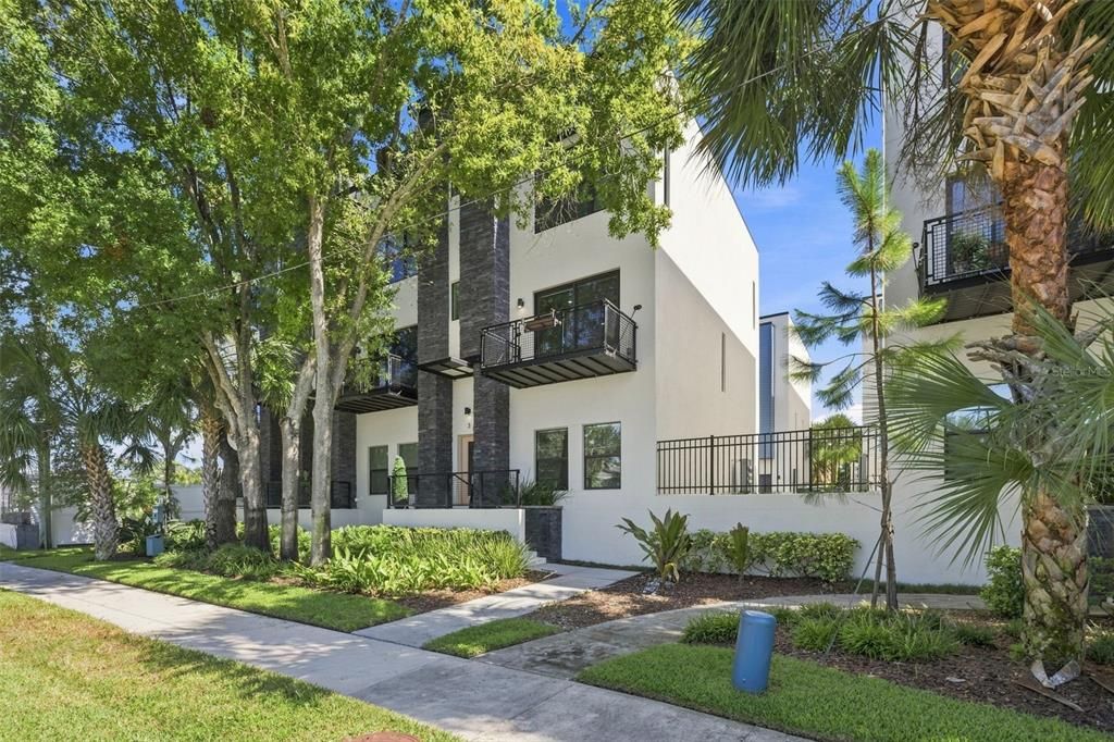 For Sale: $635,000 (3 beds, 3 baths, 1988 Square Feet)