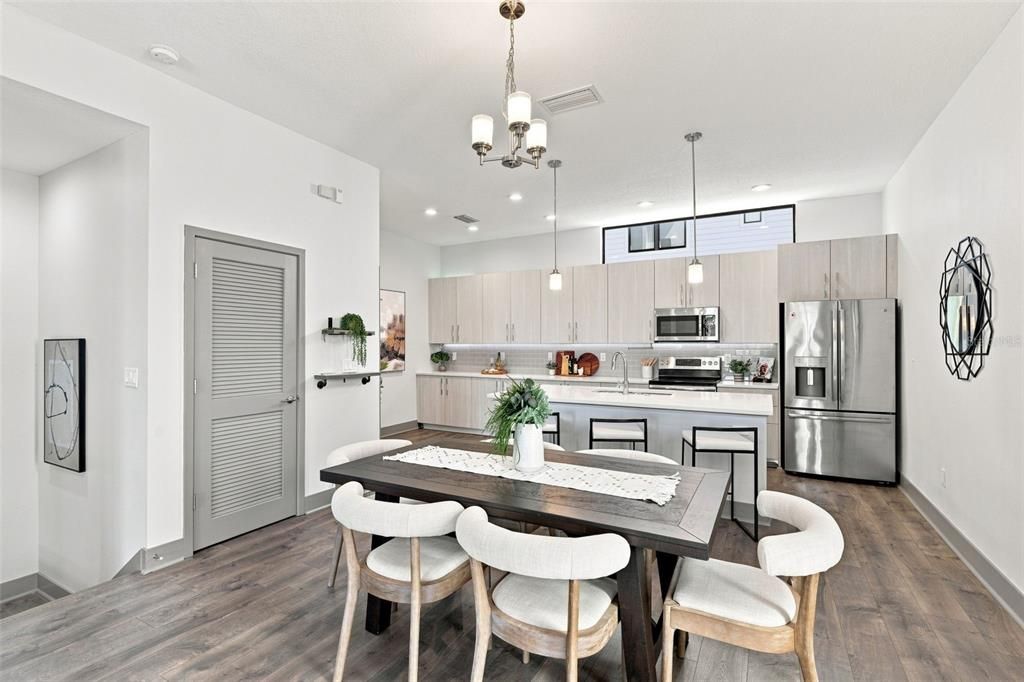 For Sale: $635,000 (3 beds, 3 baths, 1988 Square Feet)