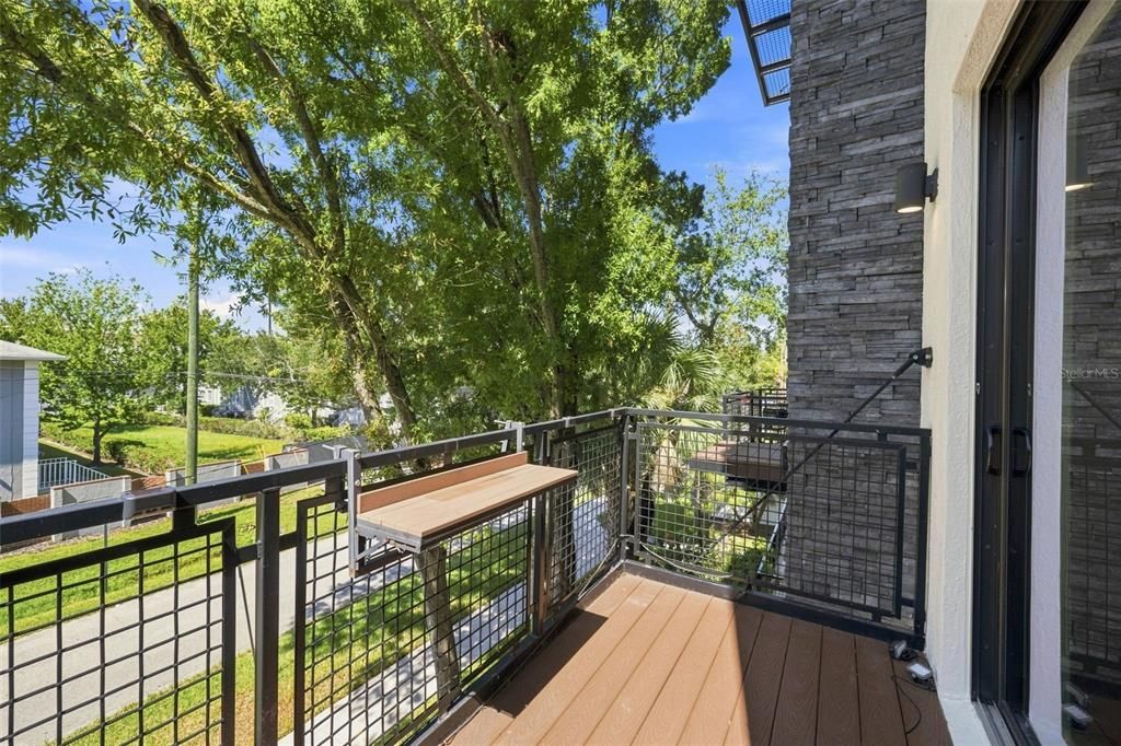 For Sale: $635,000 (3 beds, 3 baths, 1988 Square Feet)