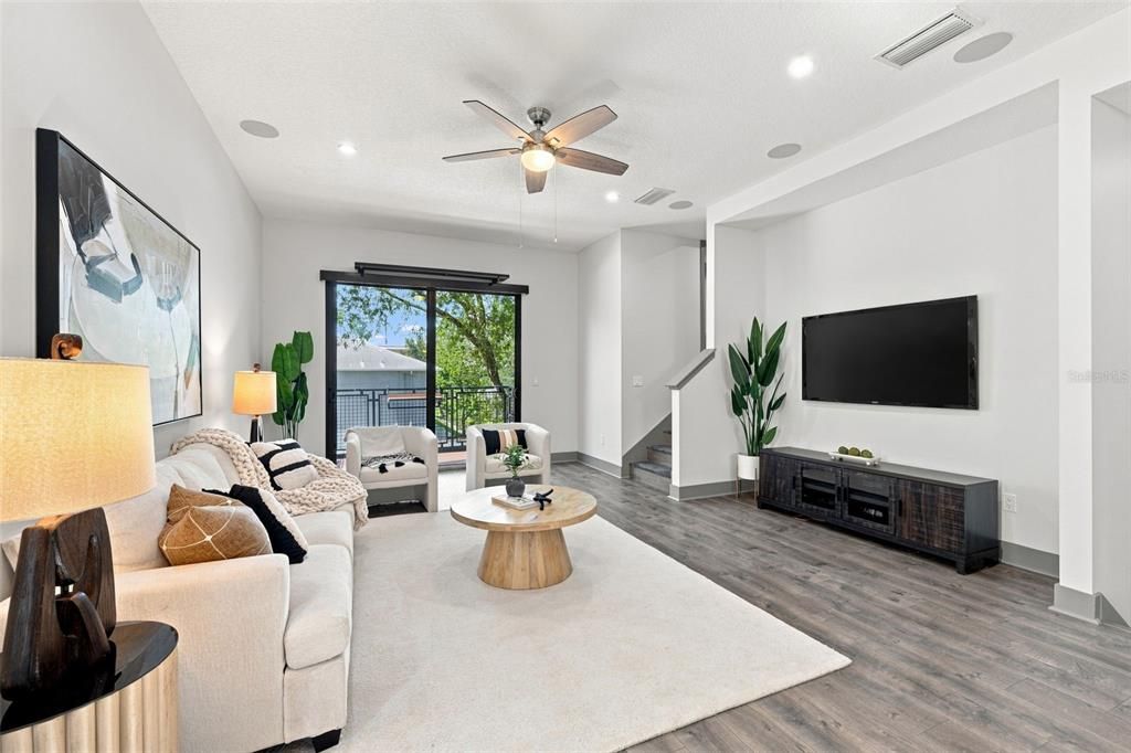 For Sale: $635,000 (3 beds, 3 baths, 1988 Square Feet)