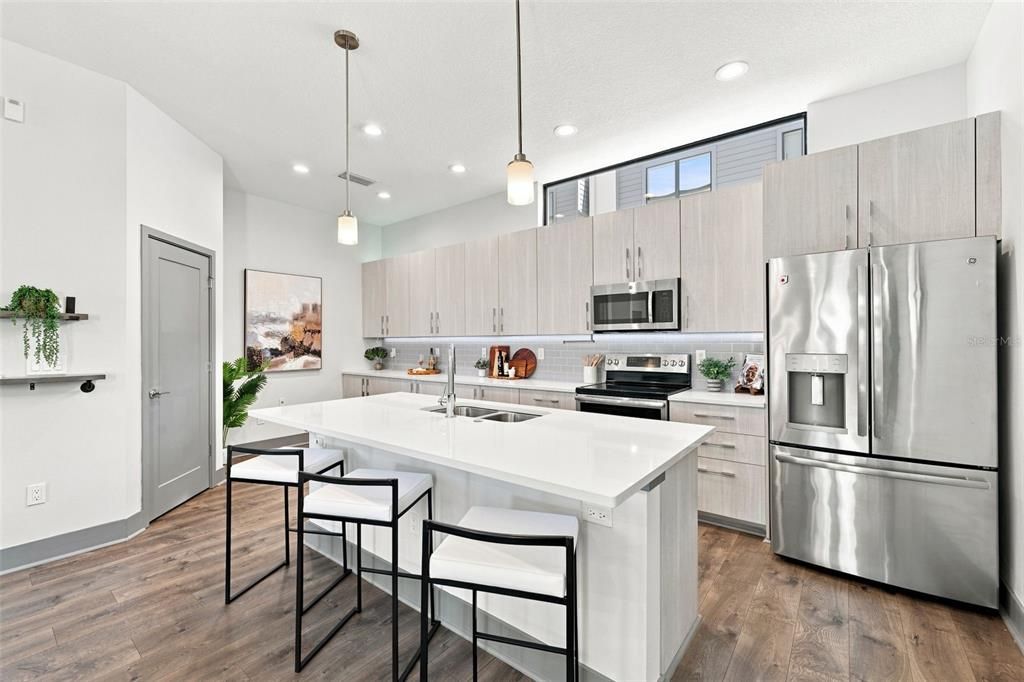For Sale: $635,000 (3 beds, 3 baths, 1988 Square Feet)