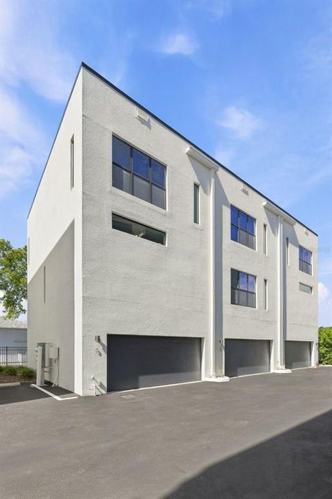For Sale: $635,000 (3 beds, 3 baths, 1988 Square Feet)