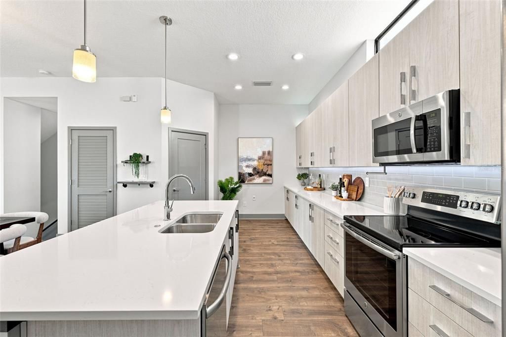 For Sale: $635,000 (3 beds, 3 baths, 1988 Square Feet)