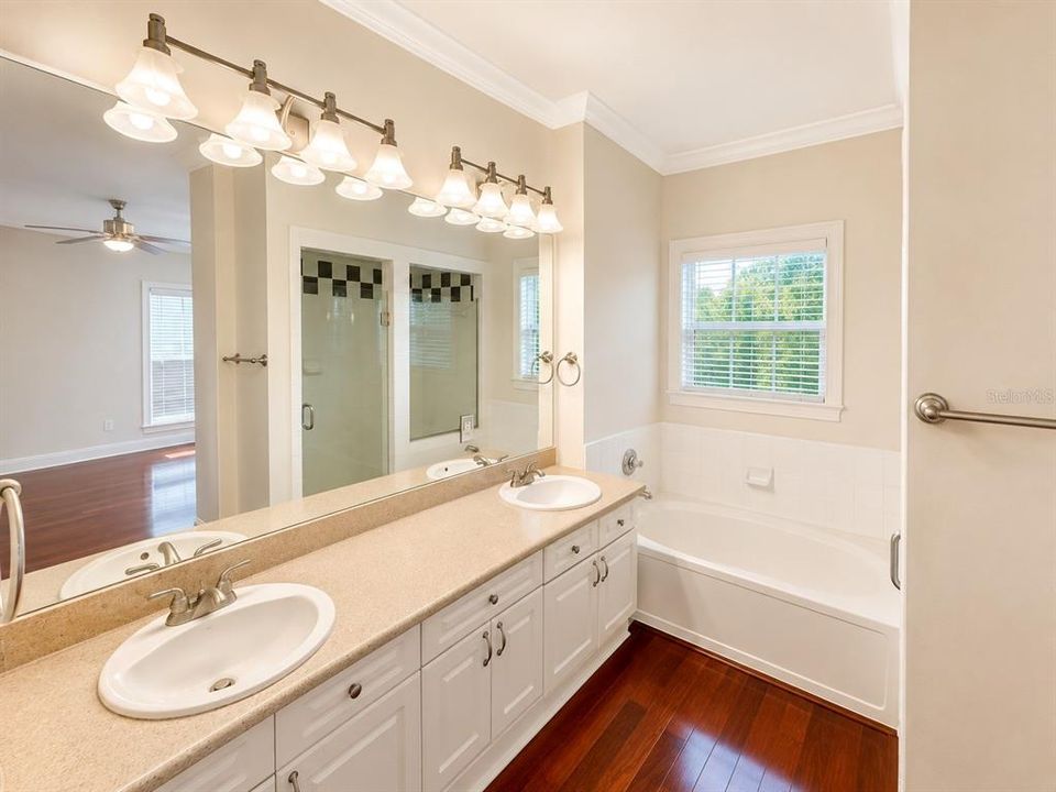 For Rent: $3,850 (3 beds, 2 baths, 1880 Square Feet)