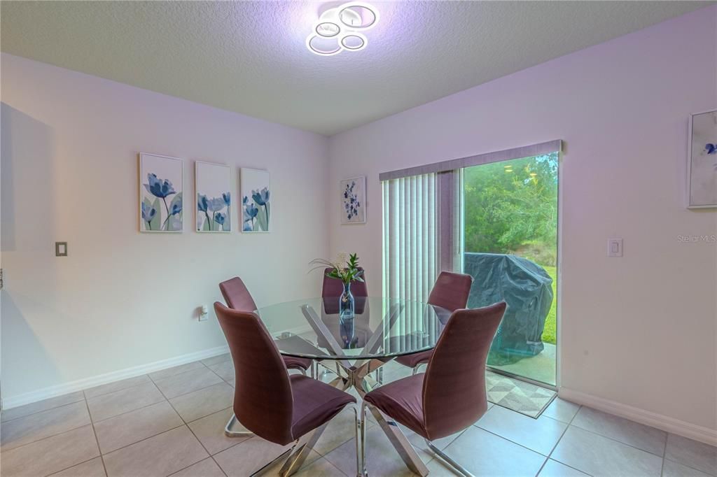 En Venta: $448,000 (5 camas, 3 baños, 2601 Pies cuadrados)