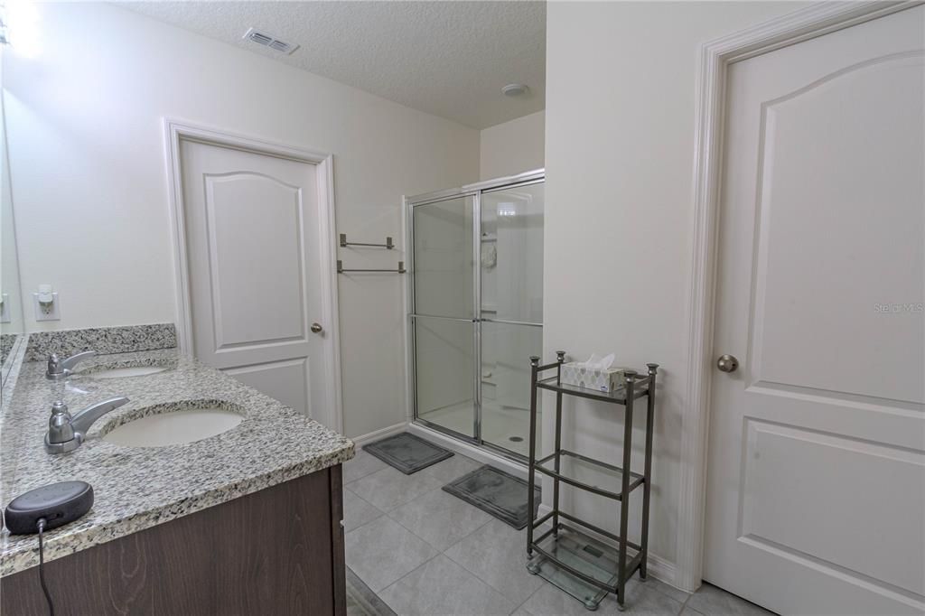 En Venta: $448,000 (5 camas, 3 baños, 2601 Pies cuadrados)