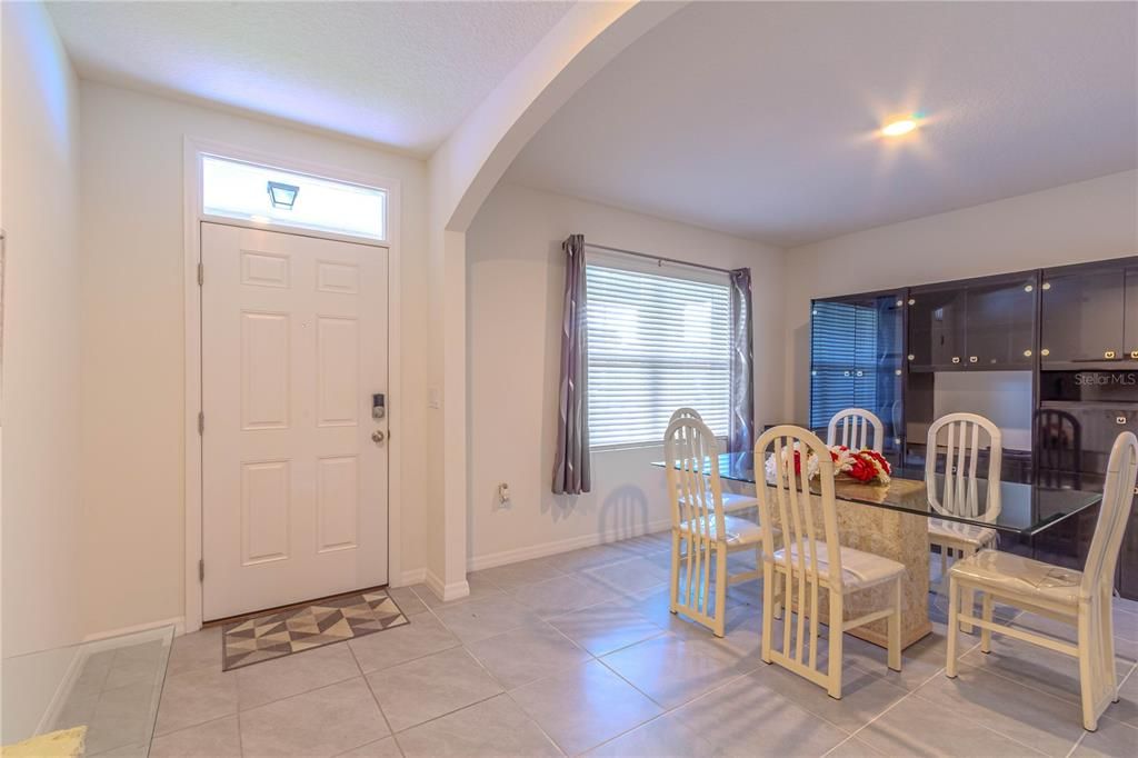 En Venta: $448,000 (5 camas, 3 baños, 2601 Pies cuadrados)