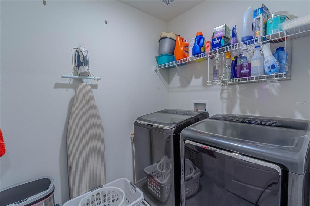 En Venta: $448,000 (5 camas, 3 baños, 2601 Pies cuadrados)