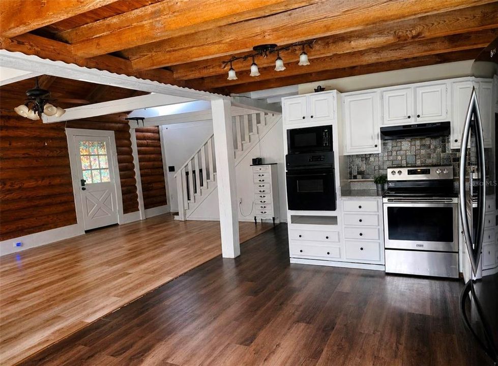 For Sale: $420,000 (3 beds, 2 baths, 1931 Square Feet)