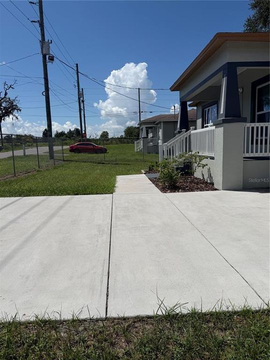 For Sale: $300,000 (3 beds, 2 baths, 1200 Square Feet)