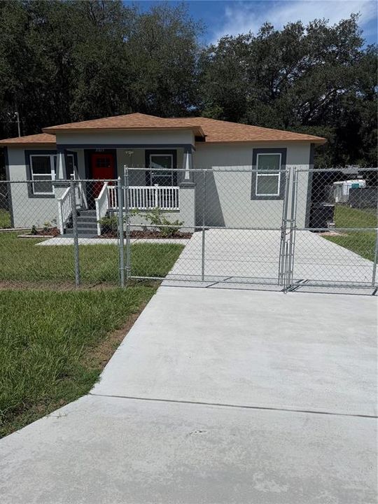 For Sale: $300,000 (3 beds, 2 baths, 1200 Square Feet)