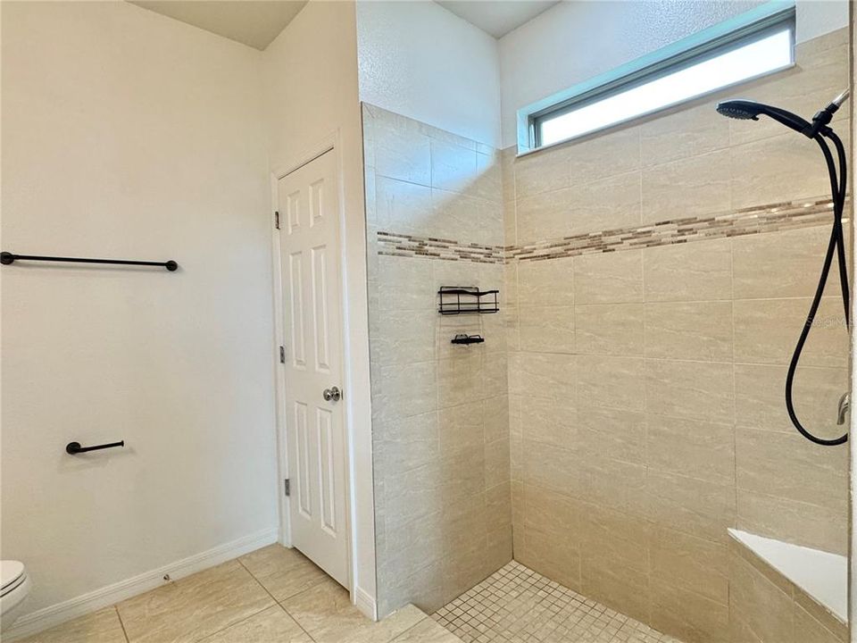 For Rent: $2,750 (4 beds, 2 baths, 2164 Square Feet)