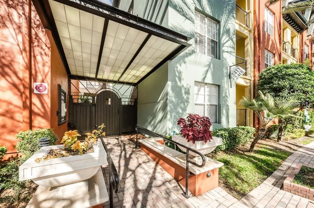 На продажу: $425,000 (2 спален, 2 ванн, 1231 Квадратных фут)