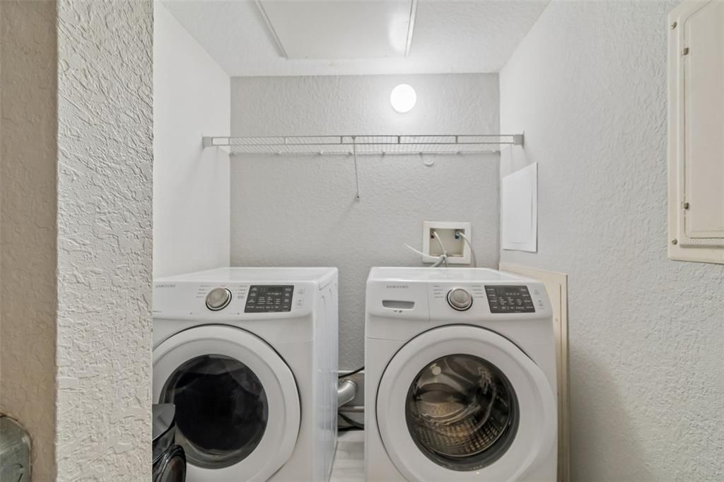 На продажу: $425,000 (2 спален, 2 ванн, 1231 Квадратных фут)