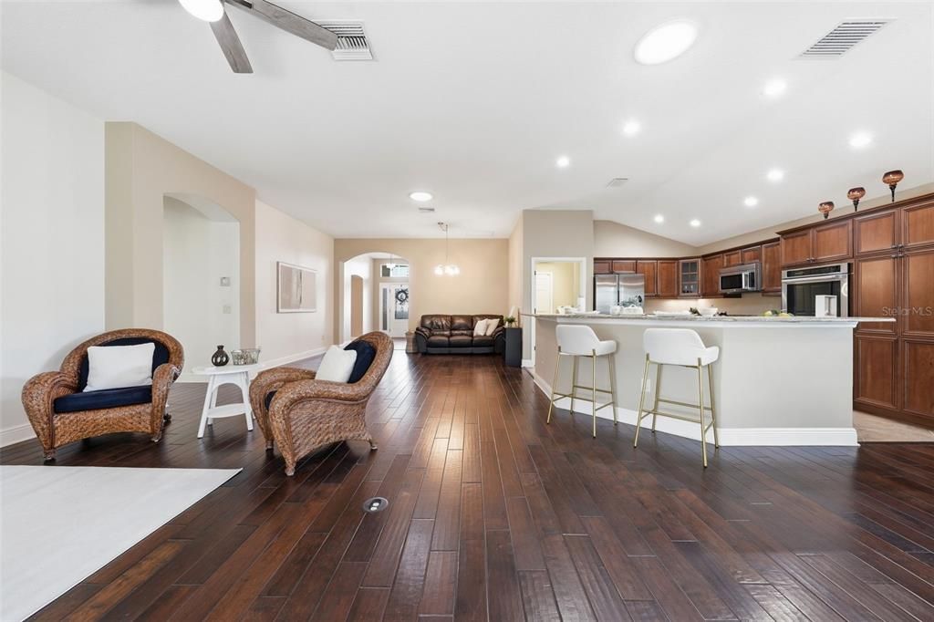 En Venta: $700,000 (3 camas, 2 baños, 2123 Pies cuadrados)