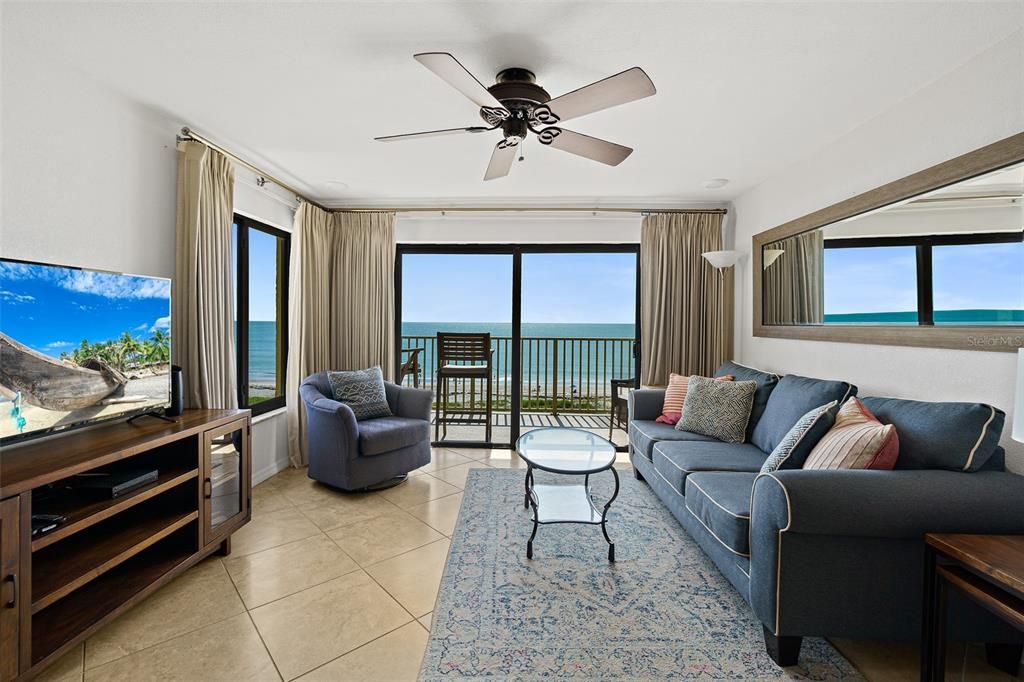 For Sale: $550,000 (2 beds, 2 baths, 1118 Square Feet)