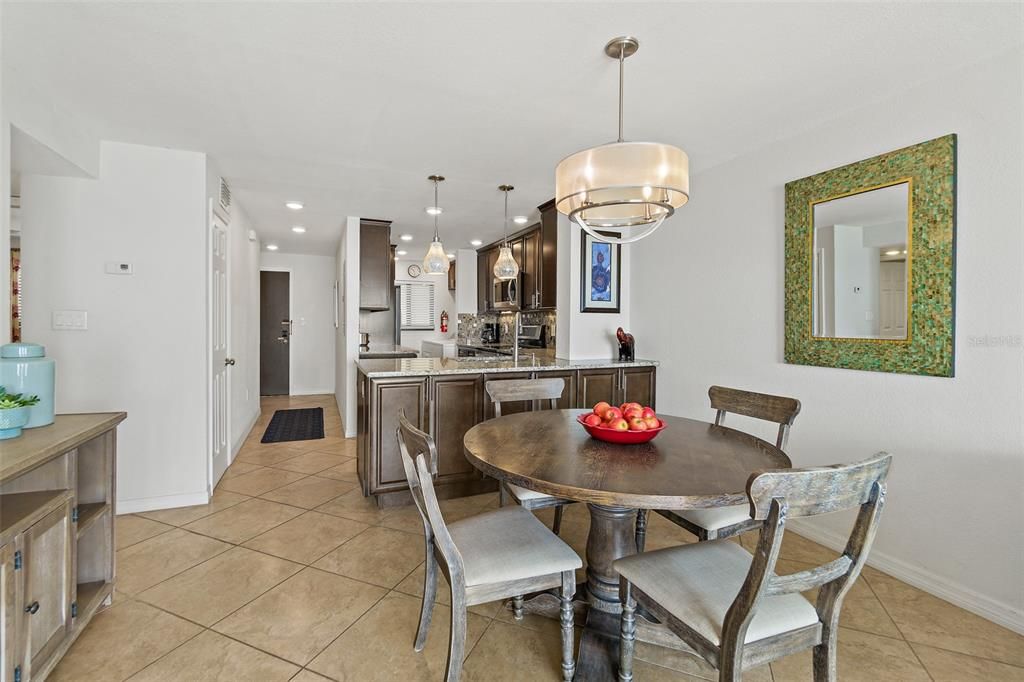 For Sale: $550,000 (2 beds, 2 baths, 1118 Square Feet)