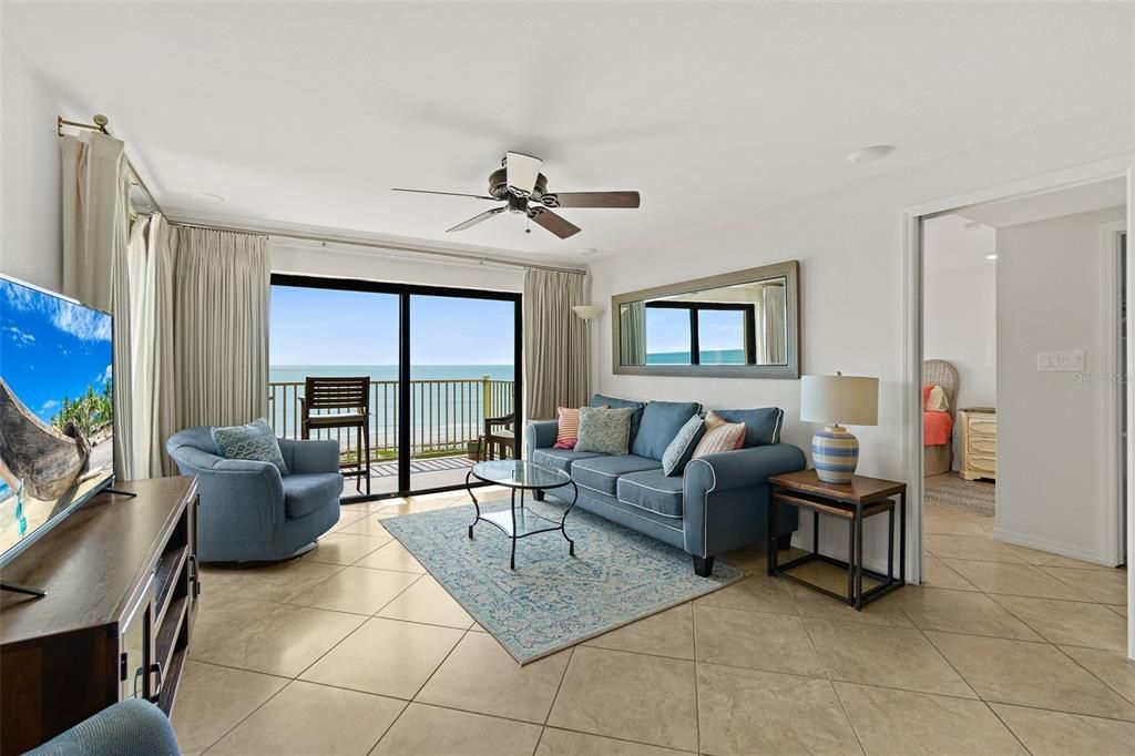 For Sale: $550,000 (2 beds, 2 baths, 1118 Square Feet)