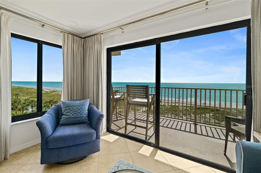 For Sale: $550,000 (2 beds, 2 baths, 1118 Square Feet)