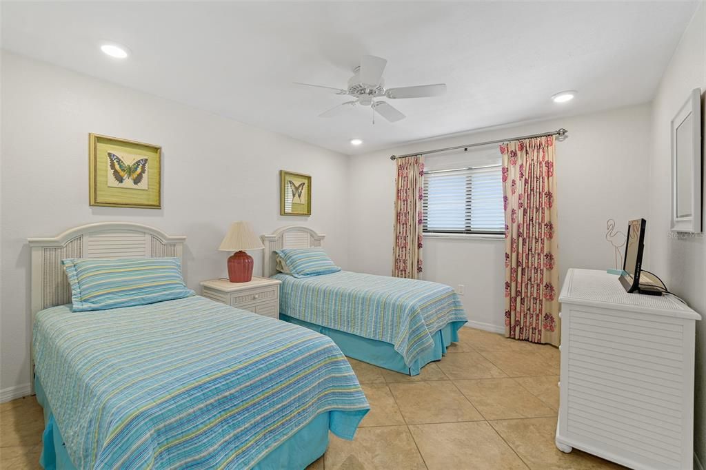 For Sale: $550,000 (2 beds, 2 baths, 1118 Square Feet)