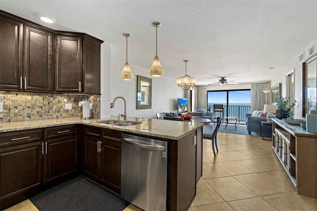 For Sale: $550,000 (2 beds, 2 baths, 1118 Square Feet)