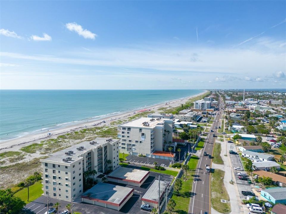 For Sale: $550,000 (2 beds, 2 baths, 1118 Square Feet)