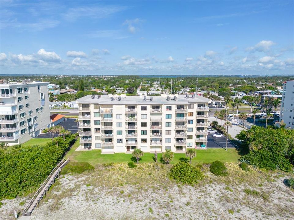 For Sale: $550,000 (2 beds, 2 baths, 1118 Square Feet)