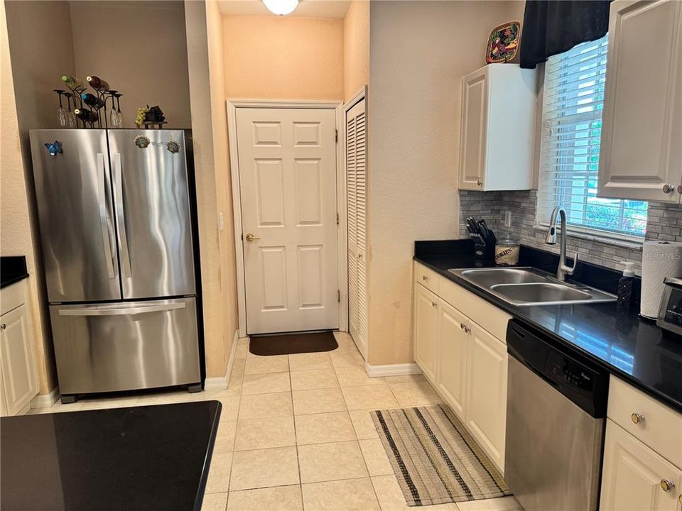 For Sale: $249,900 (2 beds, 2 baths, 1254 Square Feet)