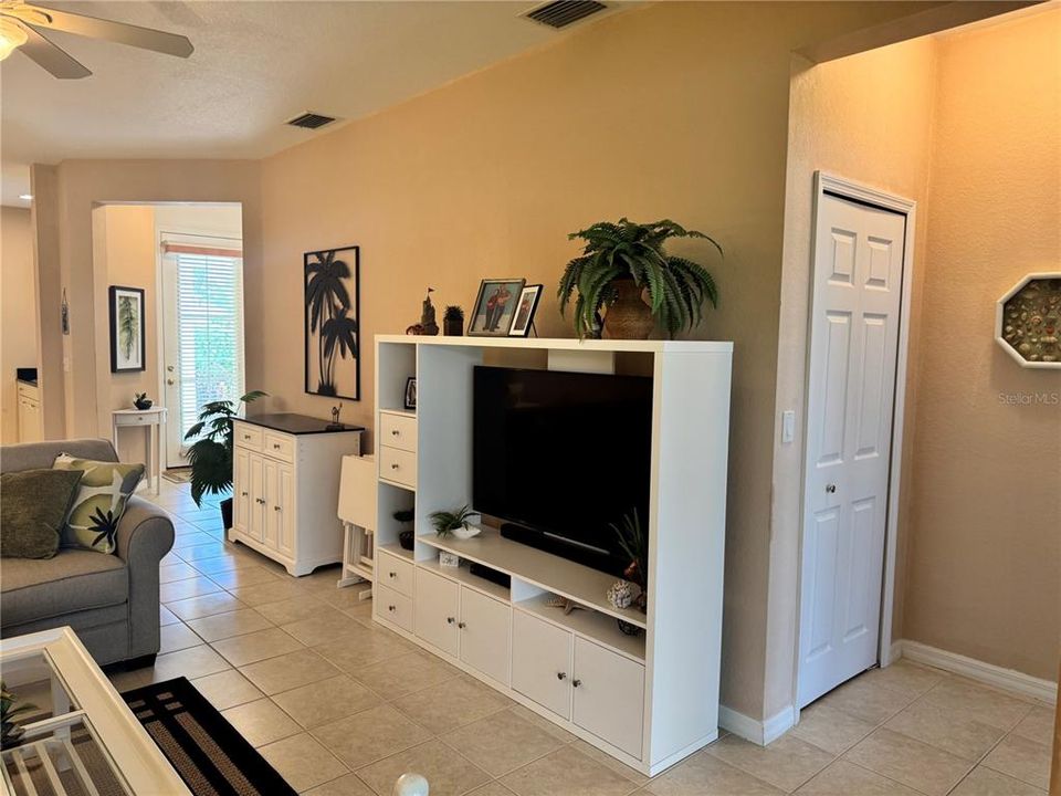 For Sale: $249,900 (2 beds, 2 baths, 1254 Square Feet)