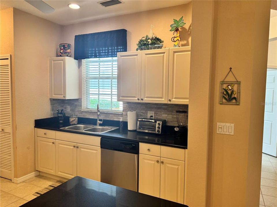 For Sale: $249,900 (2 beds, 2 baths, 1254 Square Feet)