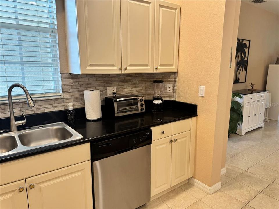 For Sale: $249,900 (2 beds, 2 baths, 1254 Square Feet)