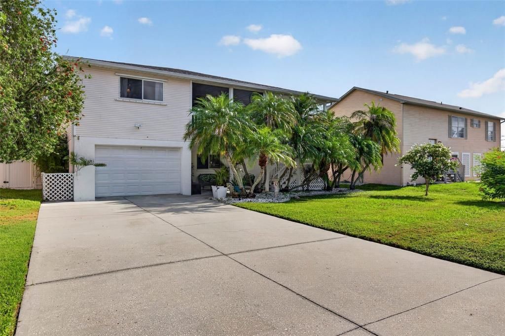 For Sale: $665,000 (3 beds, 2 baths, 2208 Square Feet)