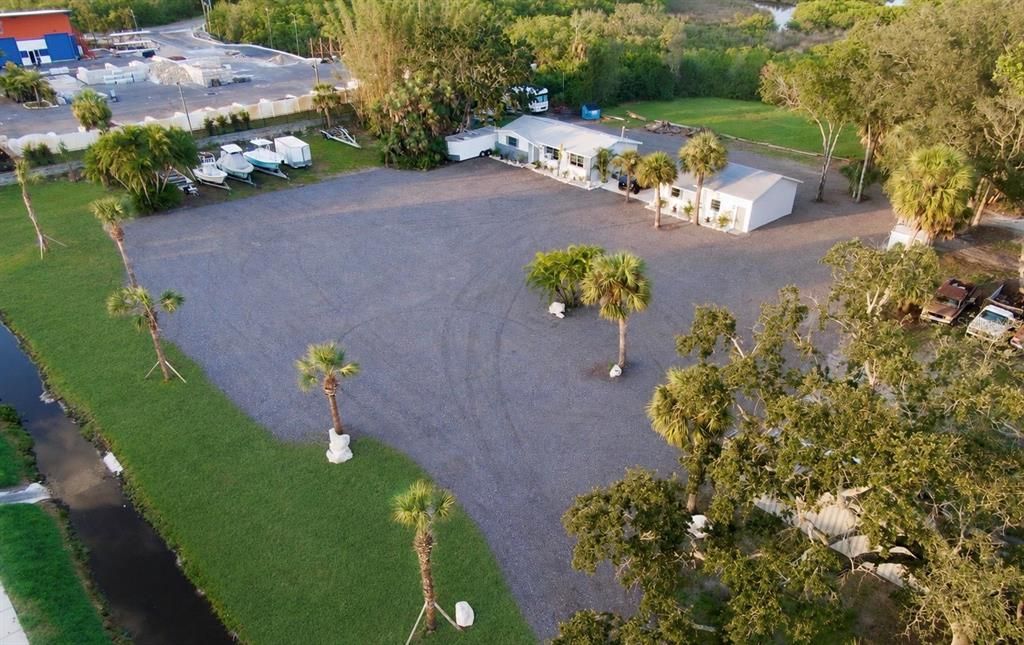 На продажу: $1,500,000 (1.60 acres)