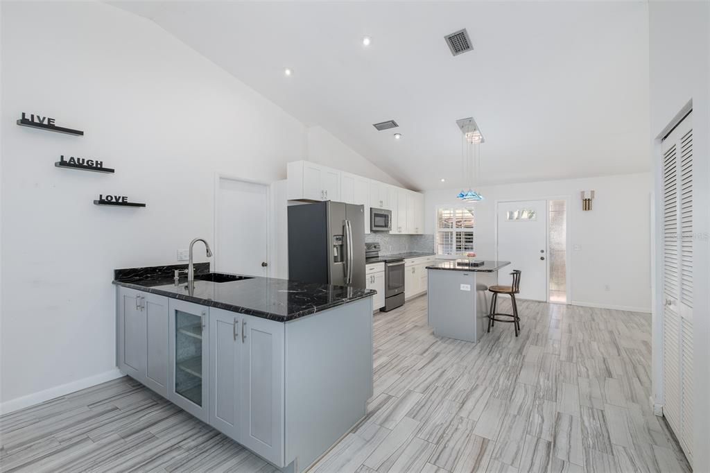 For Sale: $325,000 (2 beds, 2 baths, 1400 Square Feet)