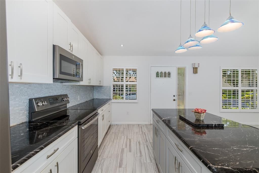 For Sale: $325,000 (2 beds, 2 baths, 1400 Square Feet)