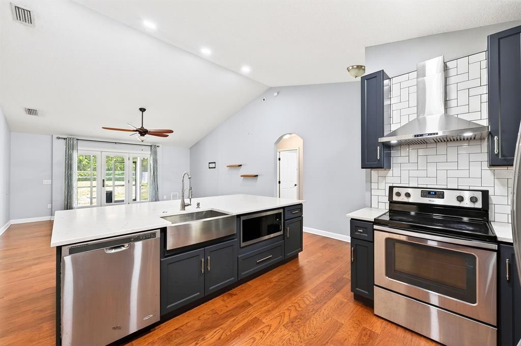 For Rent: $2,350 (3 beds, 2 baths, 1253 Square Feet)