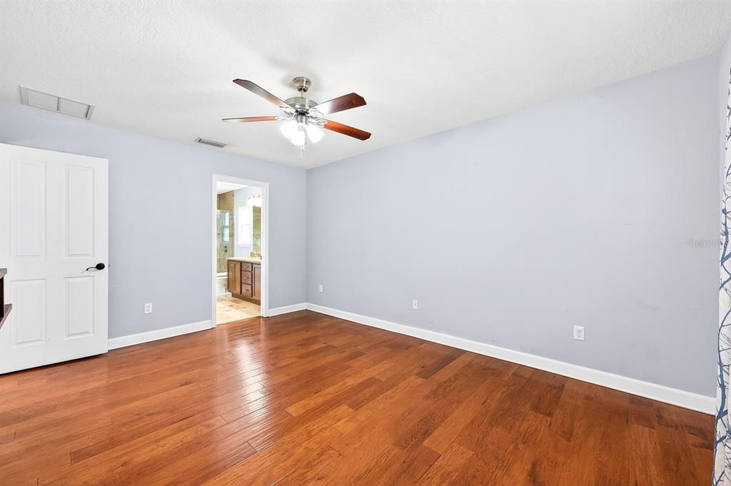 For Rent: $2,350 (3 beds, 2 baths, 1253 Square Feet)
